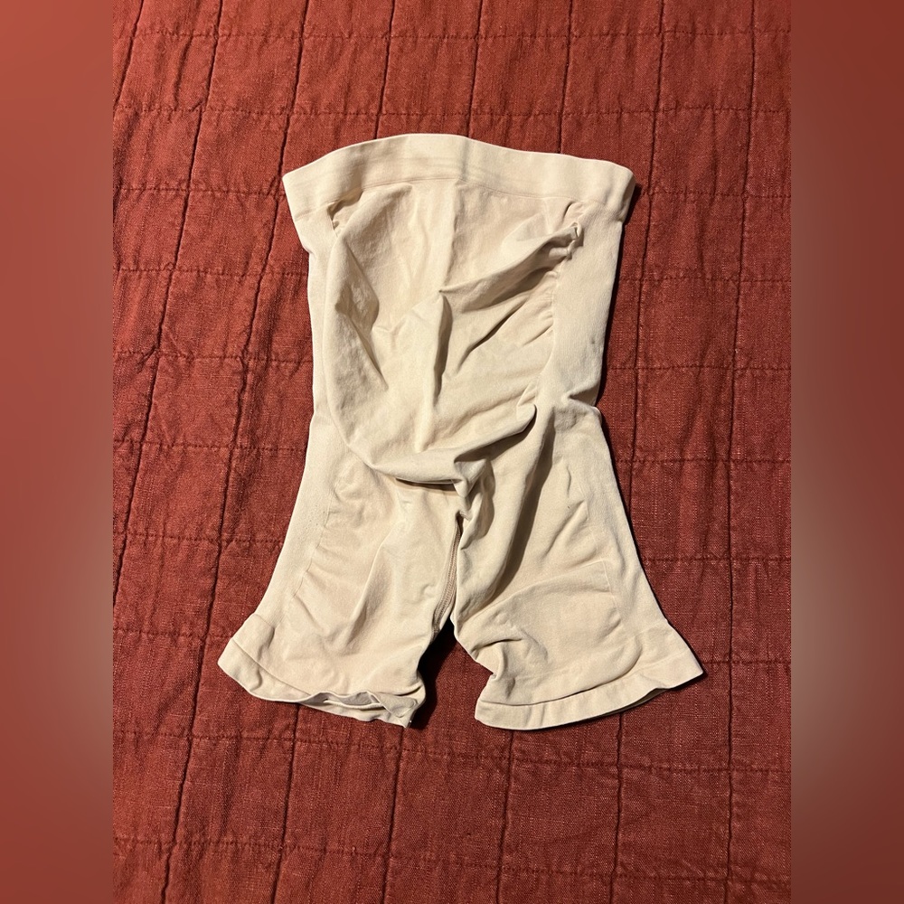 Skims Maternity Sculpting Short Mid Thigh